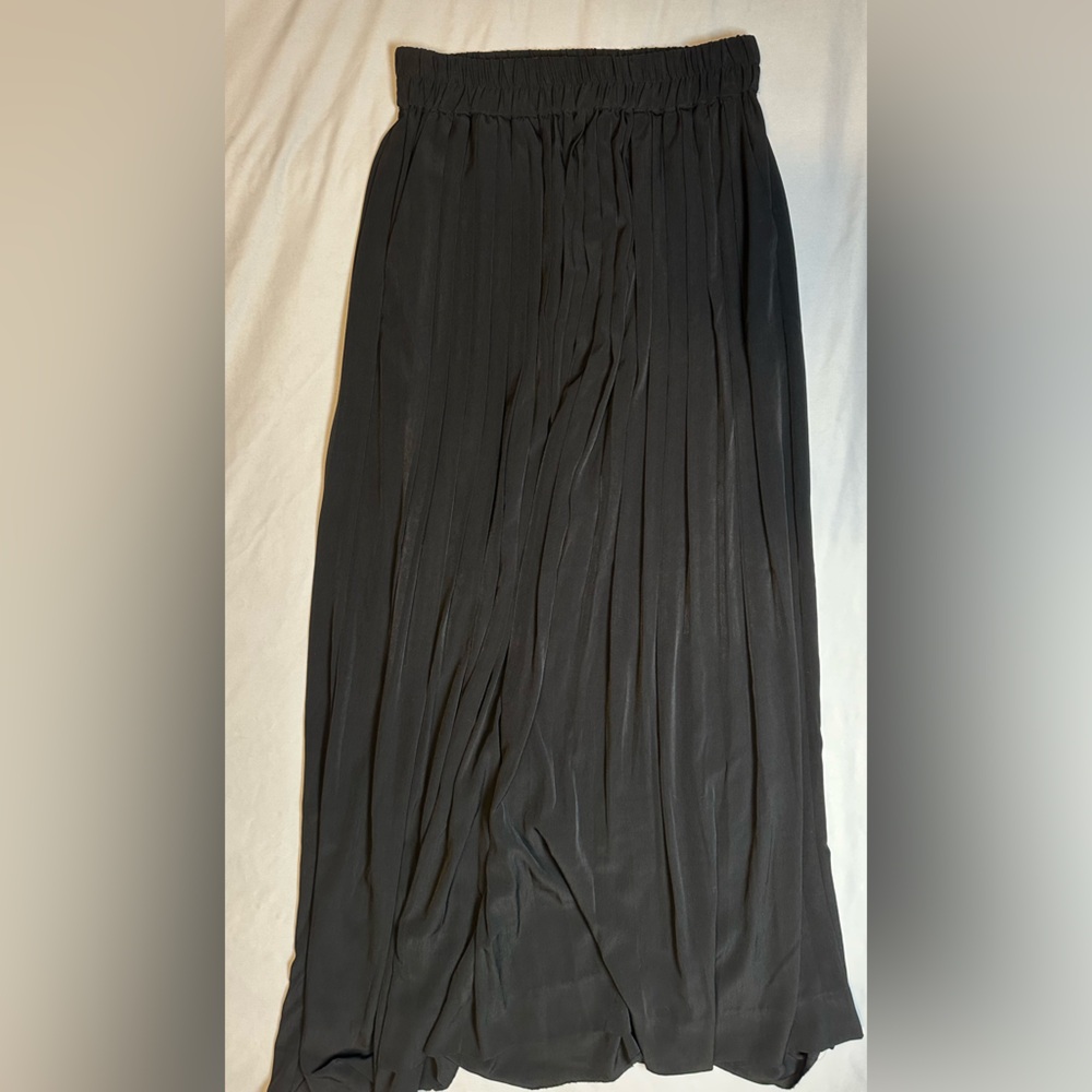 Elegant Black Pleated Skirt